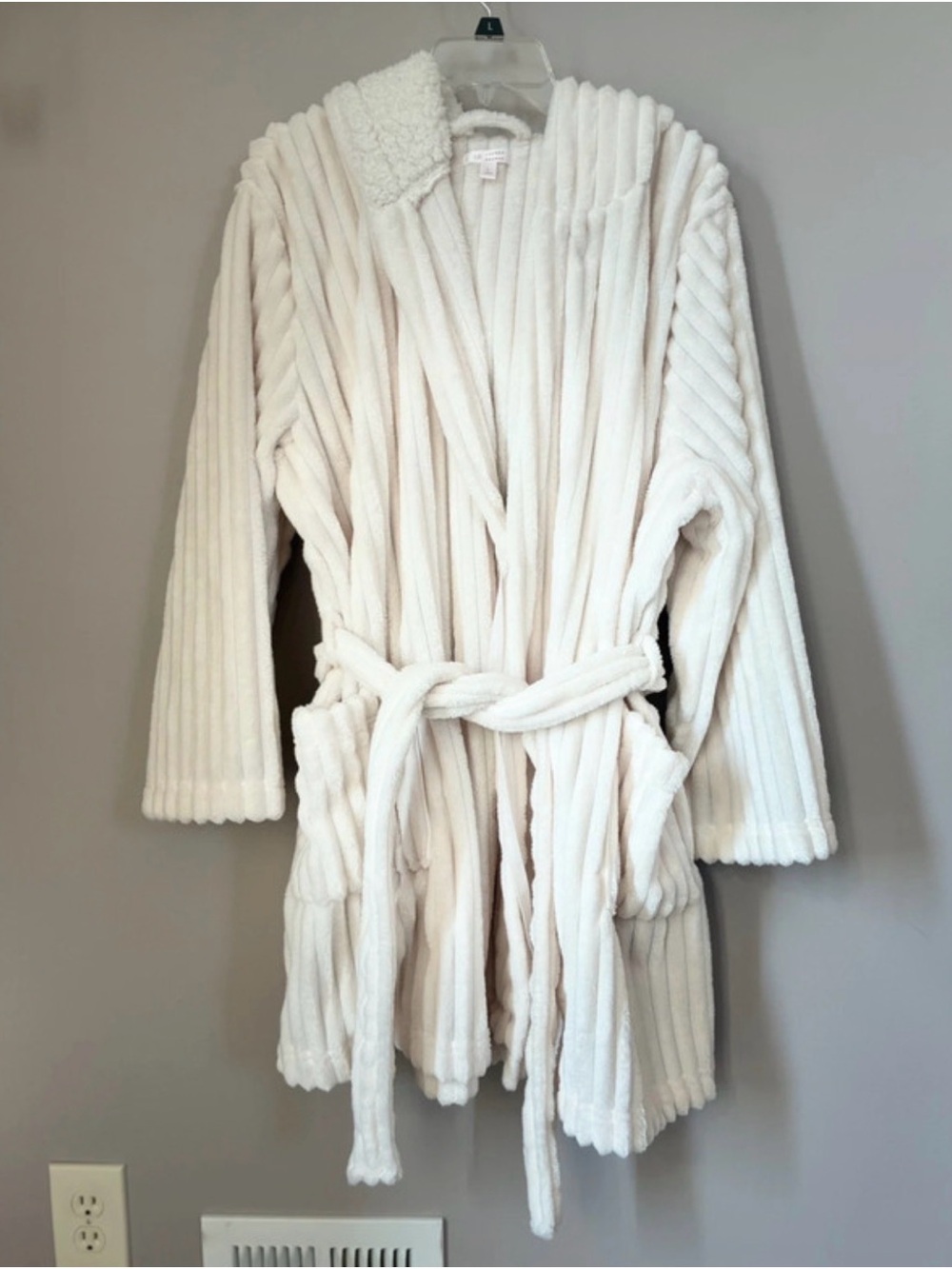 Women’s Plush White Ribbed Robe Jacket